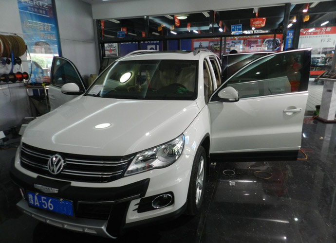 汽車葉子板沒(méi)有隔音棉發(fā)動(dòng)機(jī)艙沒(méi)有防火隔熱膜，你的愛(ài)車有這些問(wèn)題嗎？